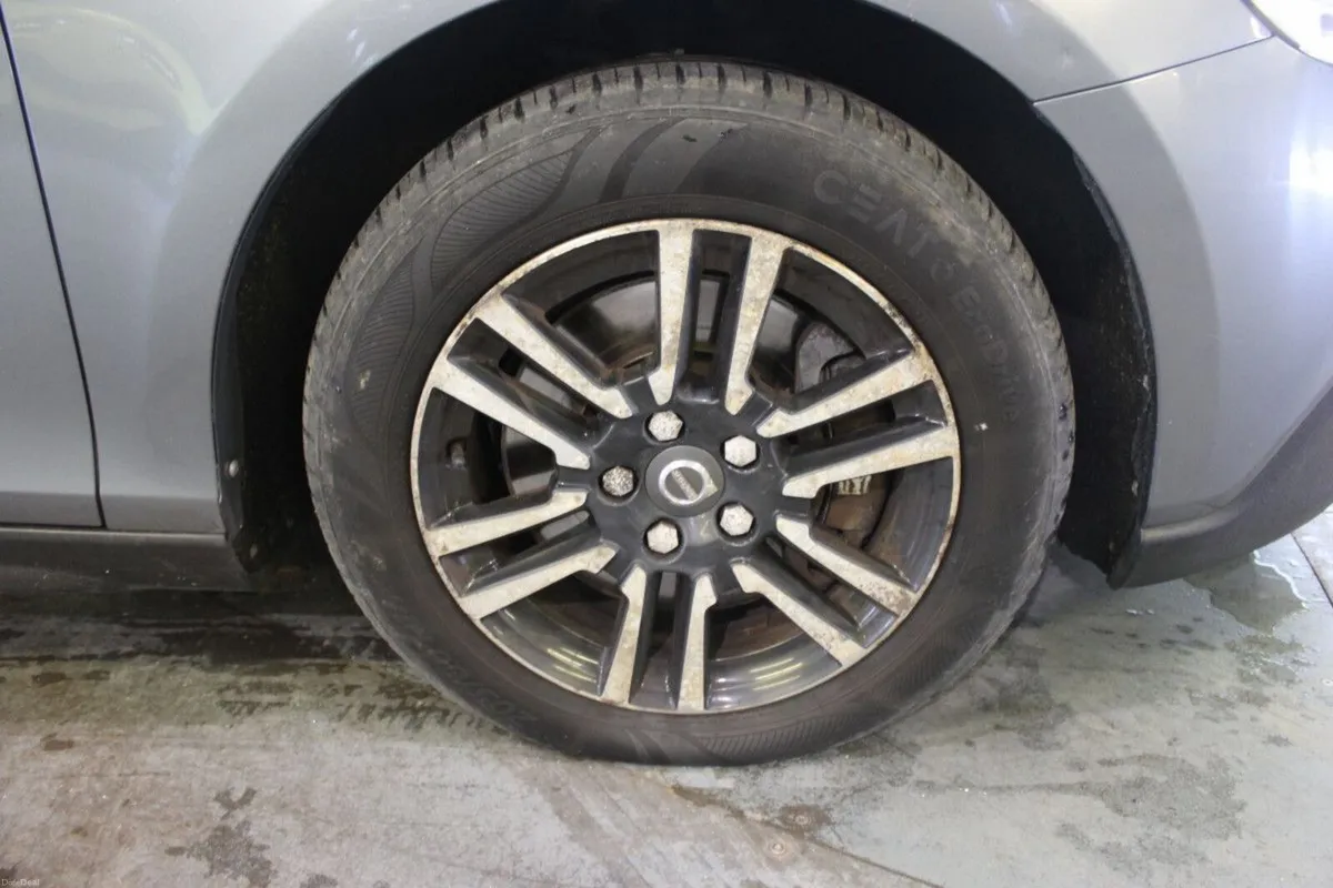 Volvo V40 D2 (120hp) Momentum Edition - TENDER 34 - Image 3