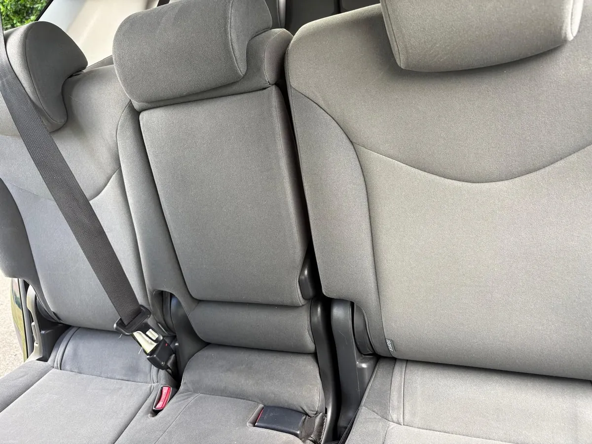 Toyota Prius Alpha 2014 7-Seater Automatic // 2key - Image 5