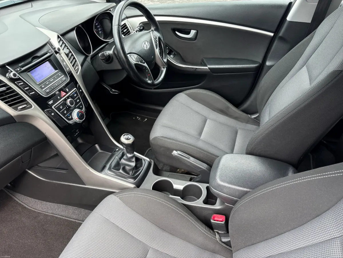 Hyundai i30 DELUXE 4DR 5DR - Image 3