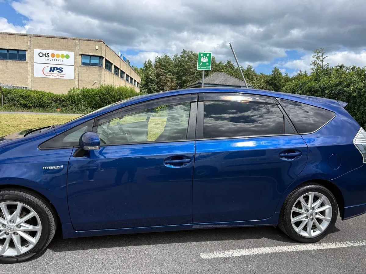 Toyota Prius Alpha 2014 7-Seater Automatic // 2key - Image 1