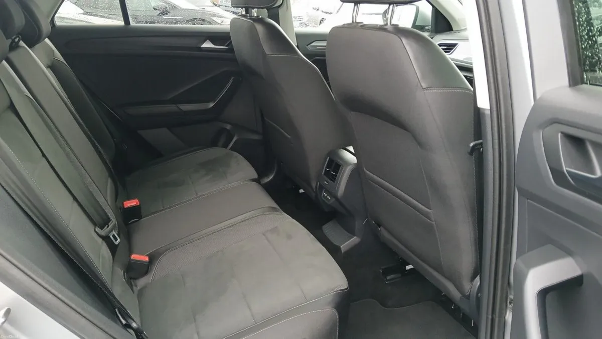 Volkswagen T-Roc Style 2.0 TDI 116HP  **REAR VIEW - Image 6