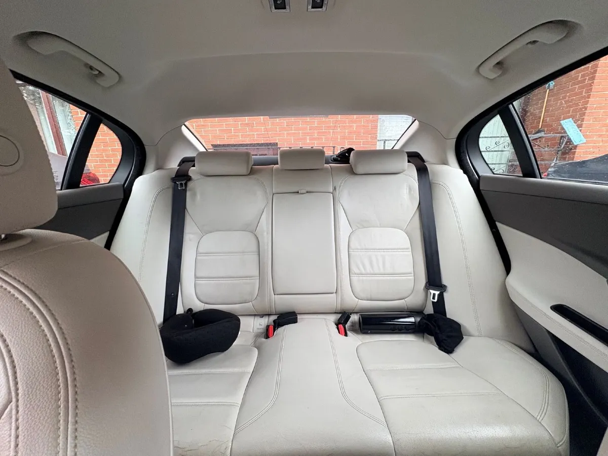 Jaguar XE 2017 - Image 3