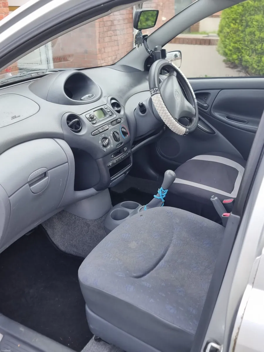 Toyota Yaris 2003 - Image 4