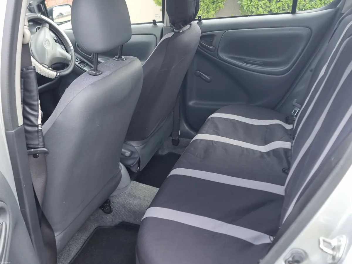 Toyota Yaris 2003 - Image 2