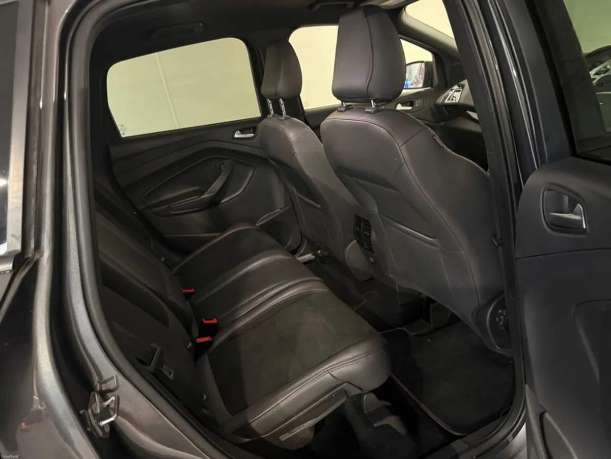 Ford Kuga ST-LINE 1.5 TDCI - Image 4
