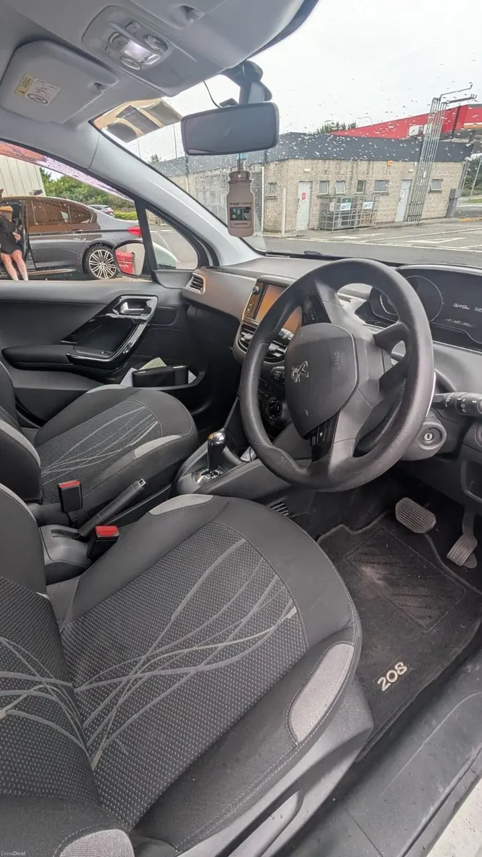 Peugeot 208 2015 - Image 3