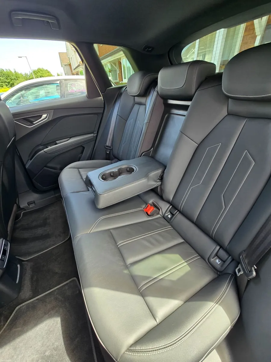 Audi e-tron 2024 - Image 4