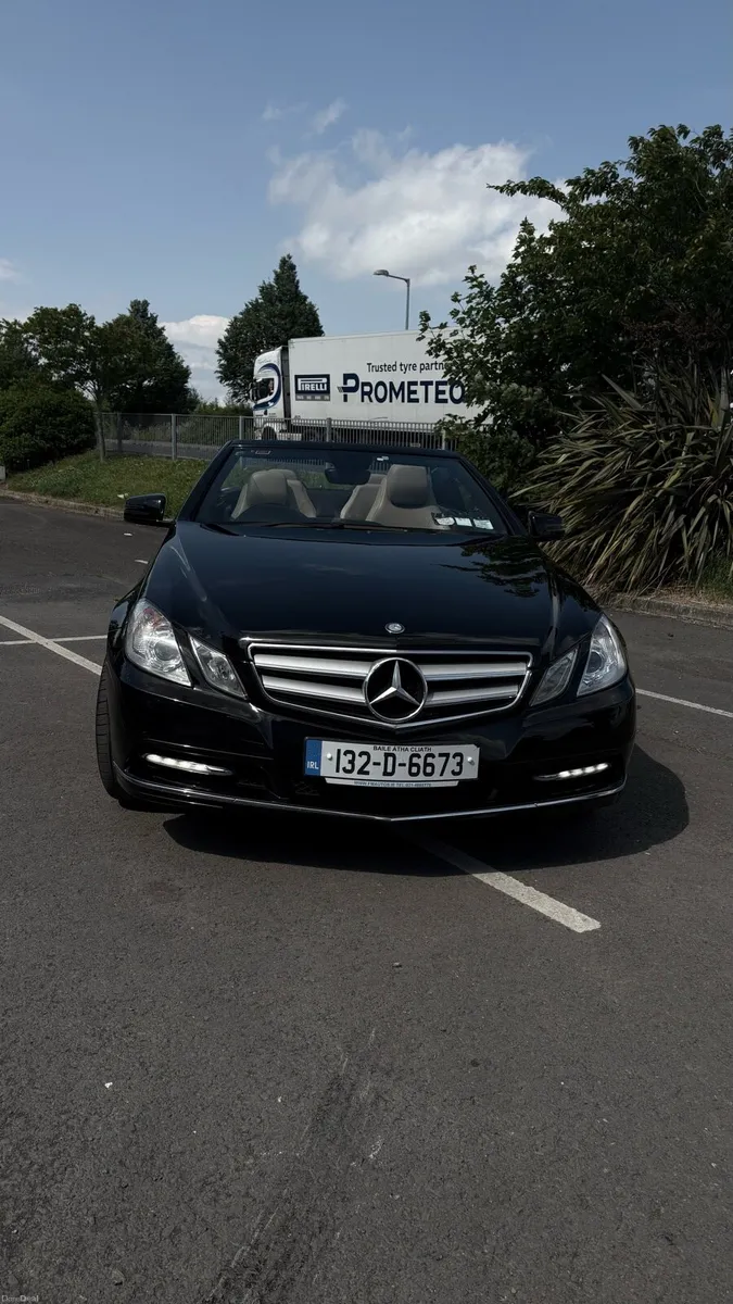 Mercedes-Benz E220 Convertible - Image 2