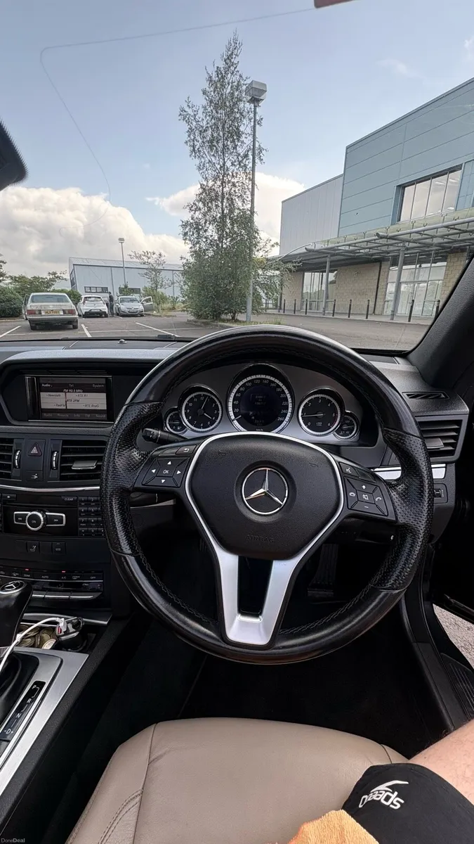 Mercedes-Benz E220 Convertible - Image 2
