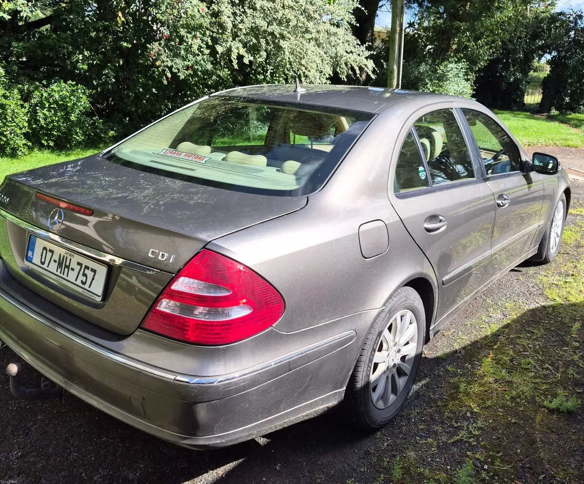 Mercedes-Benz CDI E-Class 2007 - Image 2