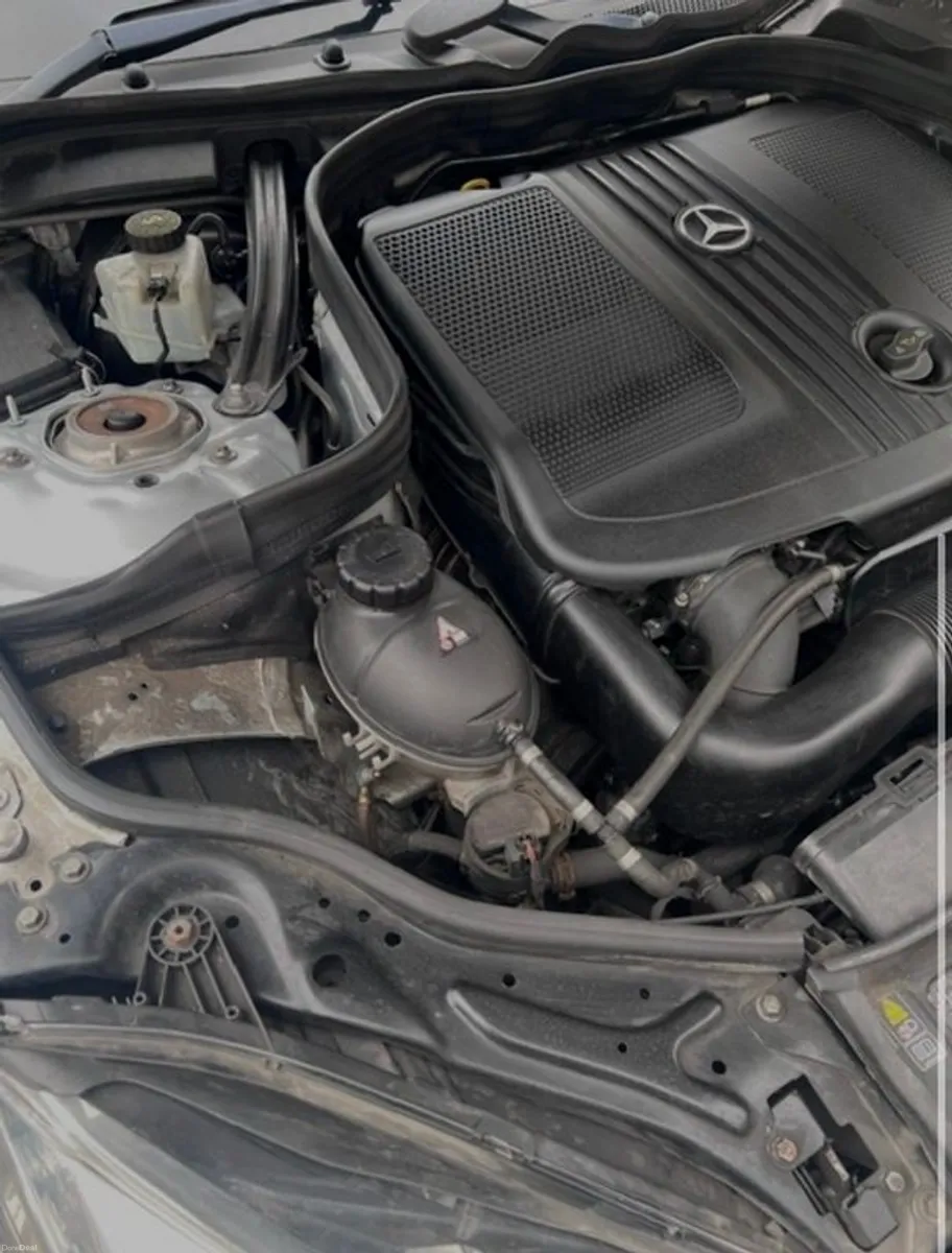 Mercedes-Benz E250 CDI AMG - Image 4