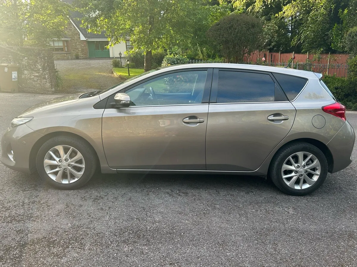 Toyota Auris 1.4D LUNA, TINY MILEAGE - Image 4