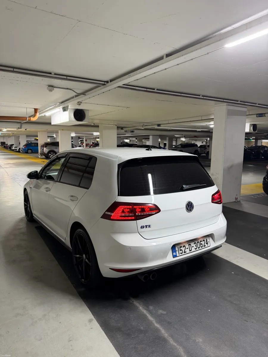 Volkswagen Golf GTE - Image 3