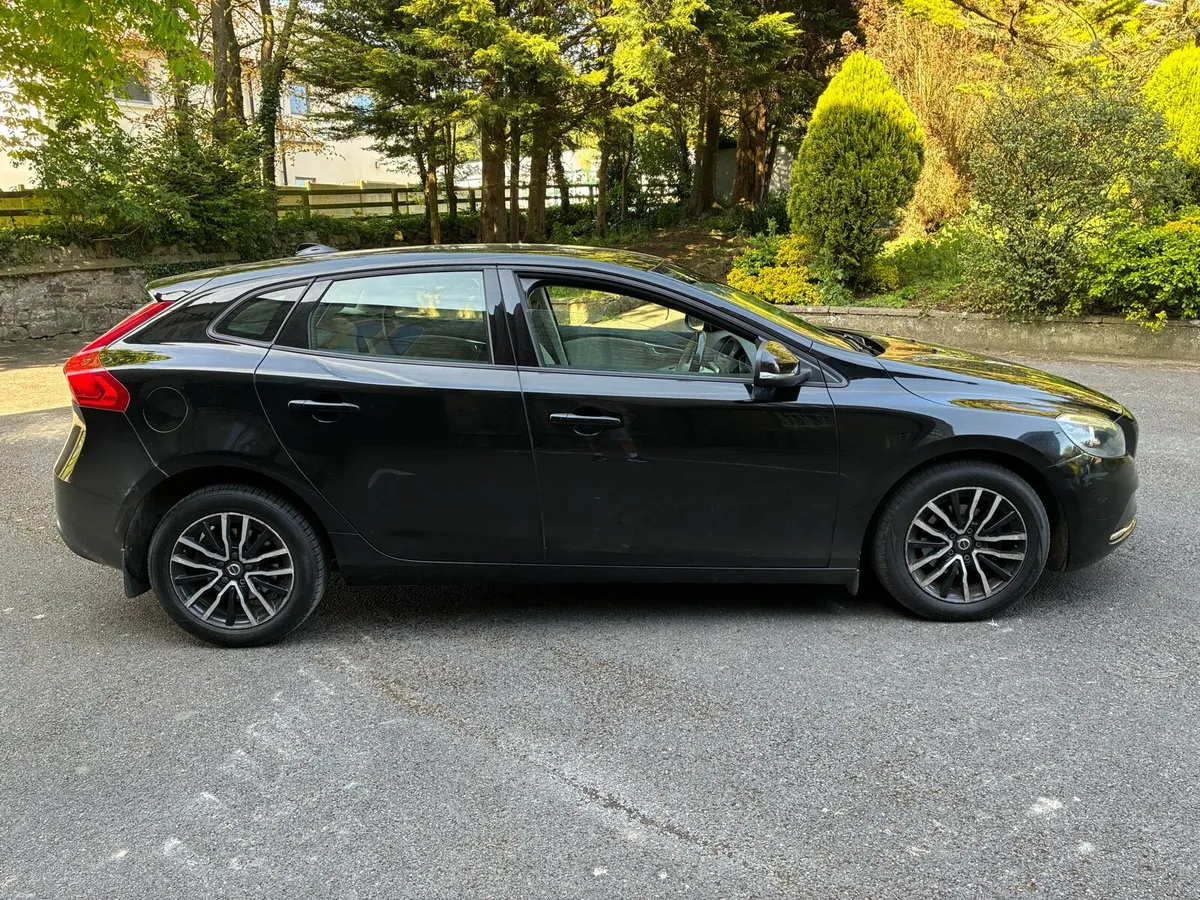 Volvo V40 2.0 TDI - Image 2