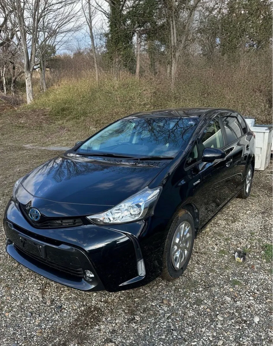 Toyota Pruis Plus 7 seater - Image 2
