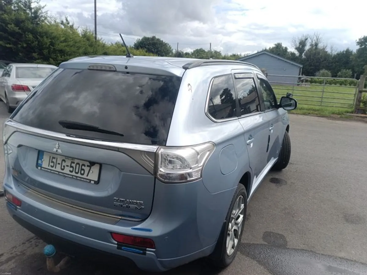 2015 Mitsubishi Outlander - Image 4