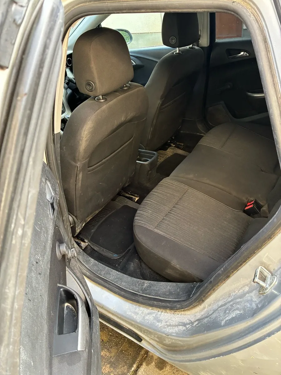 Opel astra vauxhall estate 2011 - Image 4