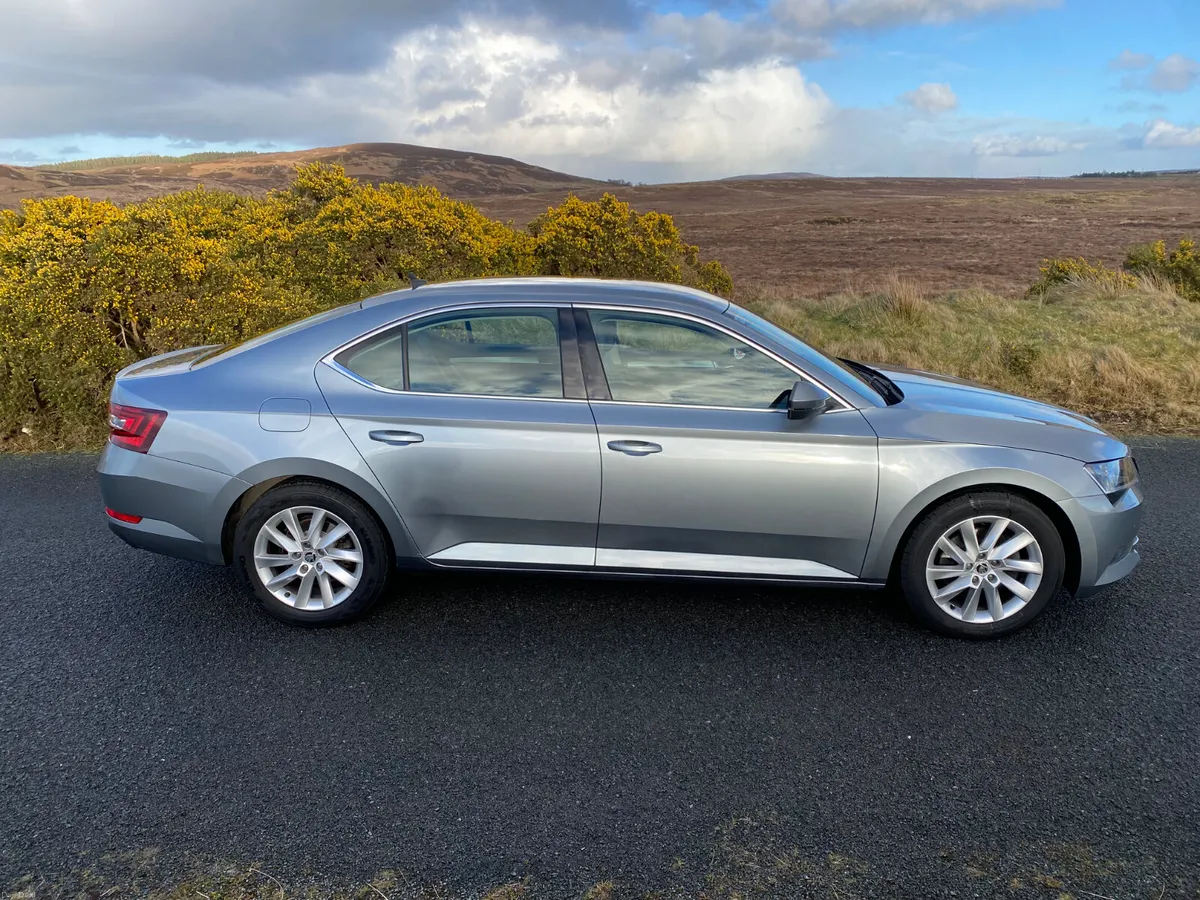 Skoda Superb 2017 style - Image 3