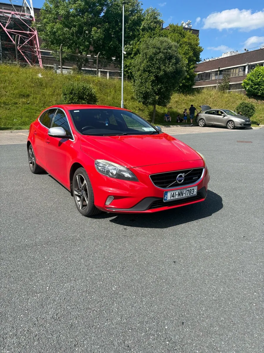 Volvo V40 R DESIGN - Image 1