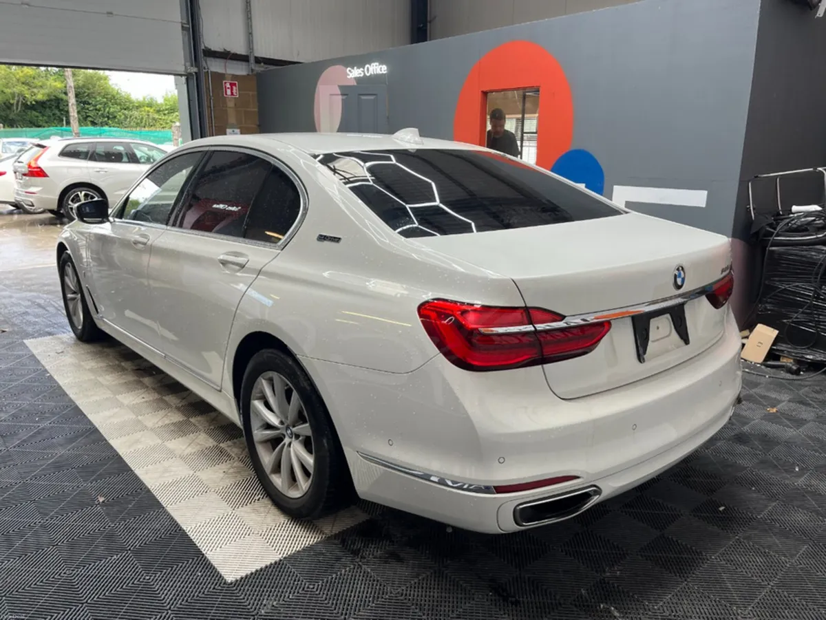 BMW 7-Series 2018 BMW 740E iPERFORMANCE 2.0 AUTOMA - Image 4
