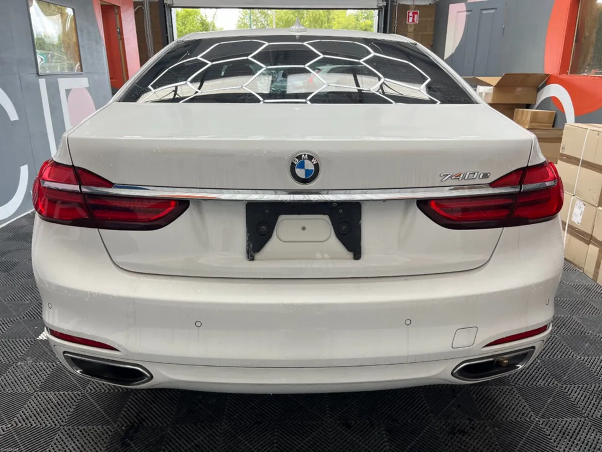 BMW 7-Series 2018 BMW 740E iPERFORMANCE 2.0 AUTOMA - Image 3