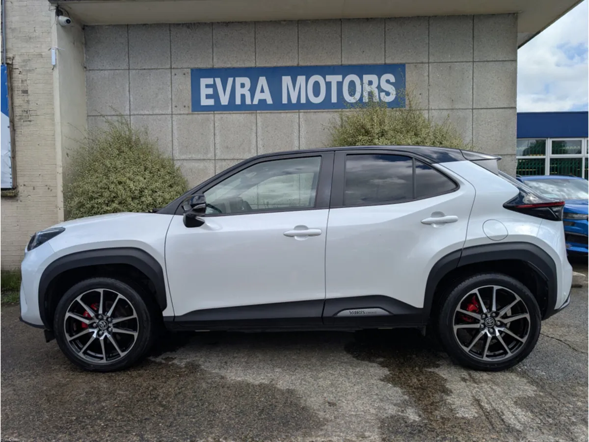 Toyota C-HR GR SPORT AUTOMATIC HYBRID 1.8 PETROL / - Image 4