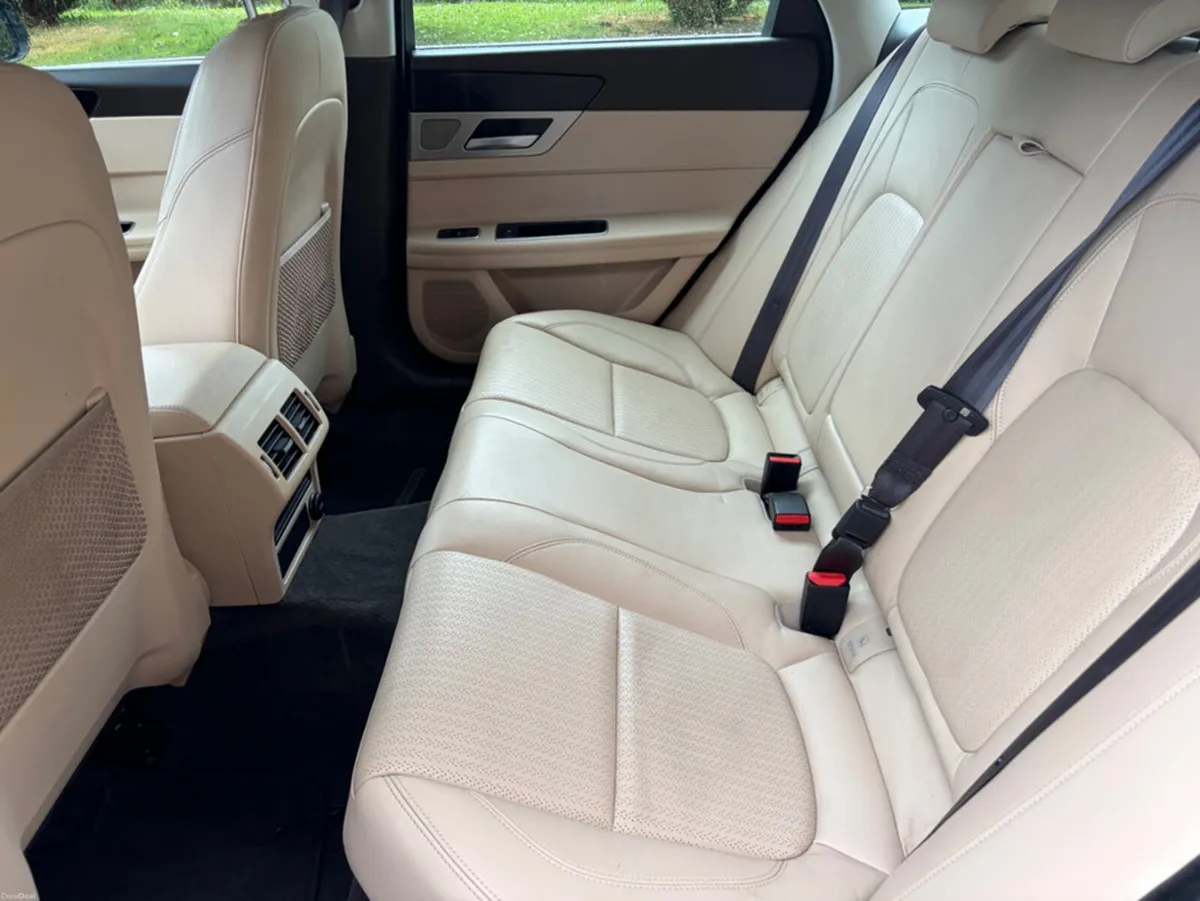 Jaguar XF MY18 2.0 D RWD PRESTIGE 4DR AUTO DIESEL* - Image 6