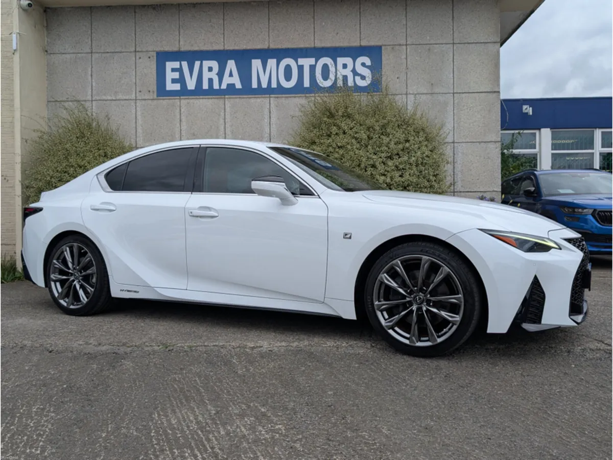 Lexus IS F SPORTS HYBRID AUTOMATIC 2.5 PETROL //HI - Image 3