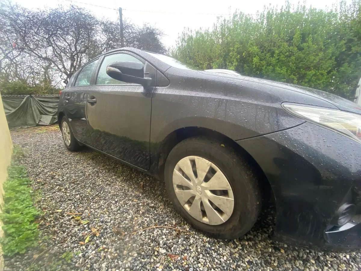 Toyota Auris 2015 - Image 1