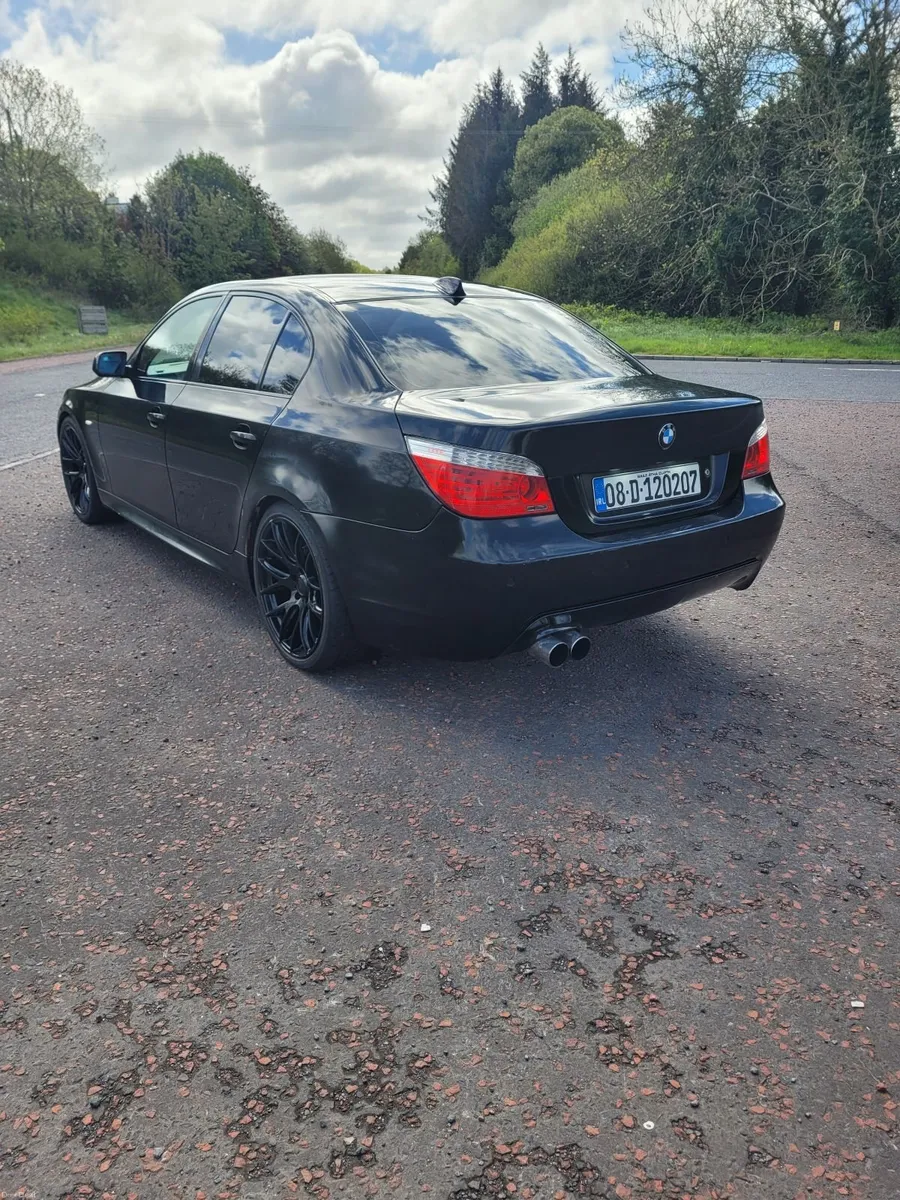 BMW 5-Series 2008 - Image 2