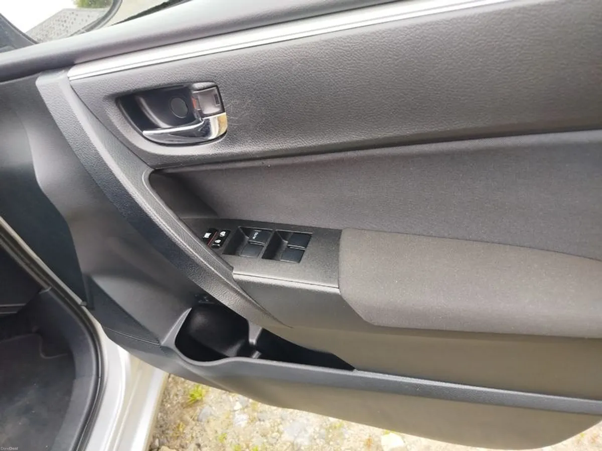 2014 Toyota Corolla - Image 5