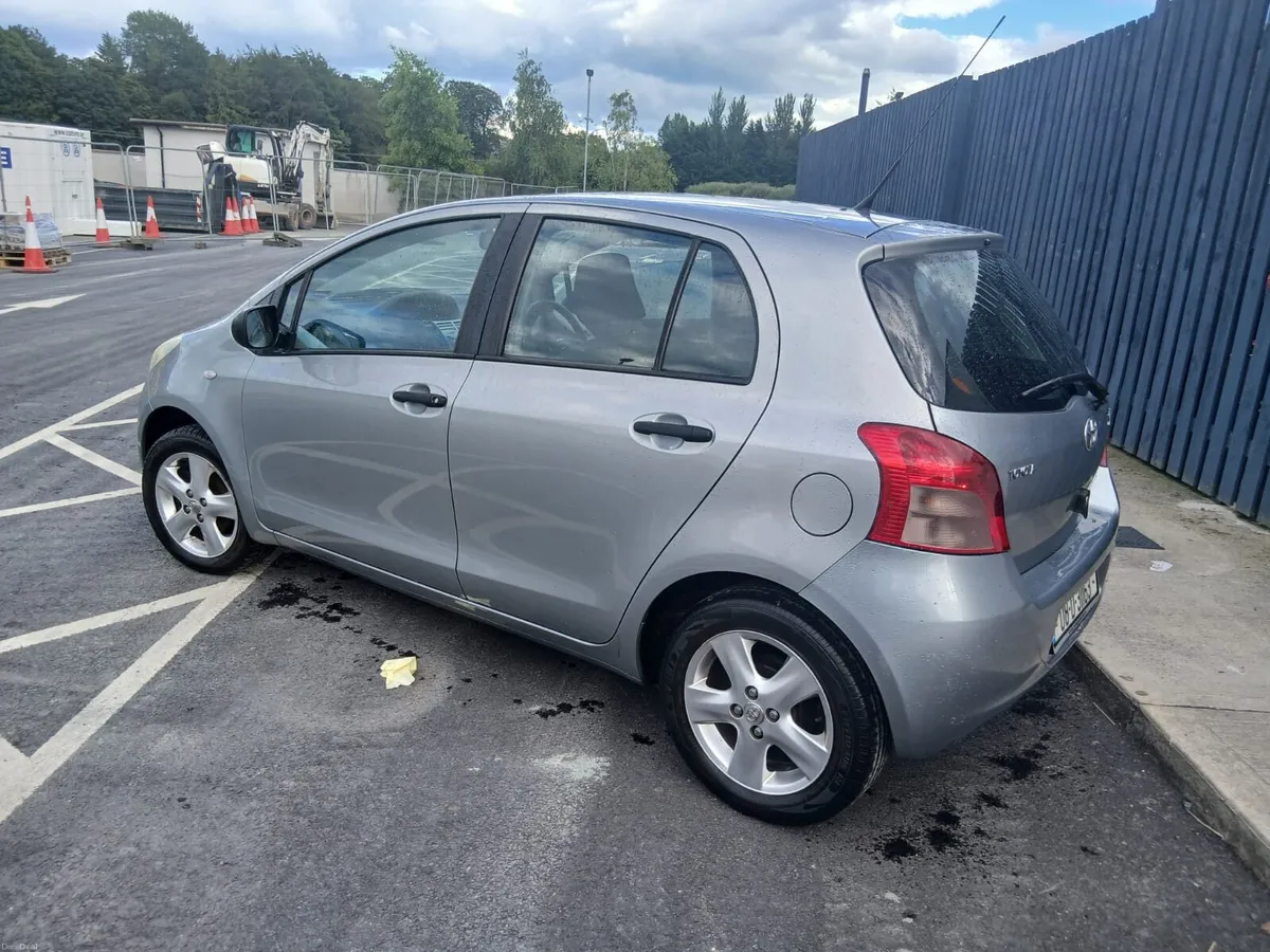Toyota YARIS STRATA - Image 3