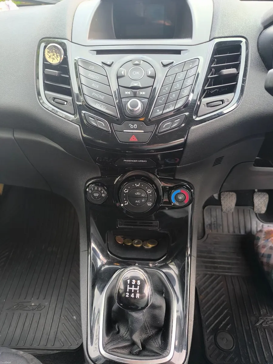 Ford Fiesta 2015 - Image 6
