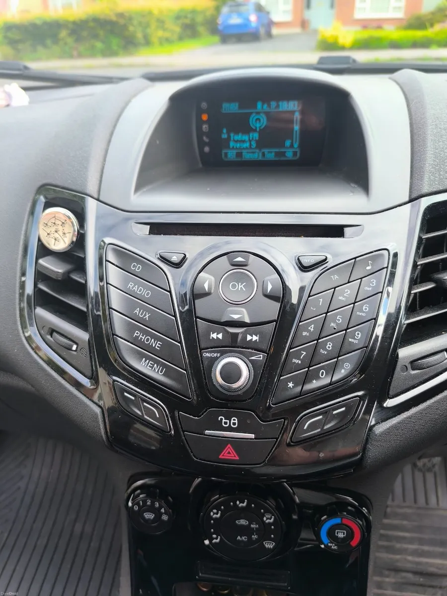 Ford Fiesta 2015 - Image 4