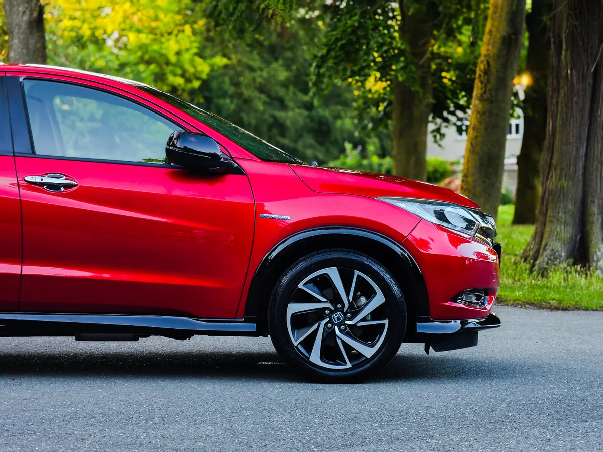 2017 Honda Vezel Rs 1.5Petrol Hybrid Top Spec - Image 4