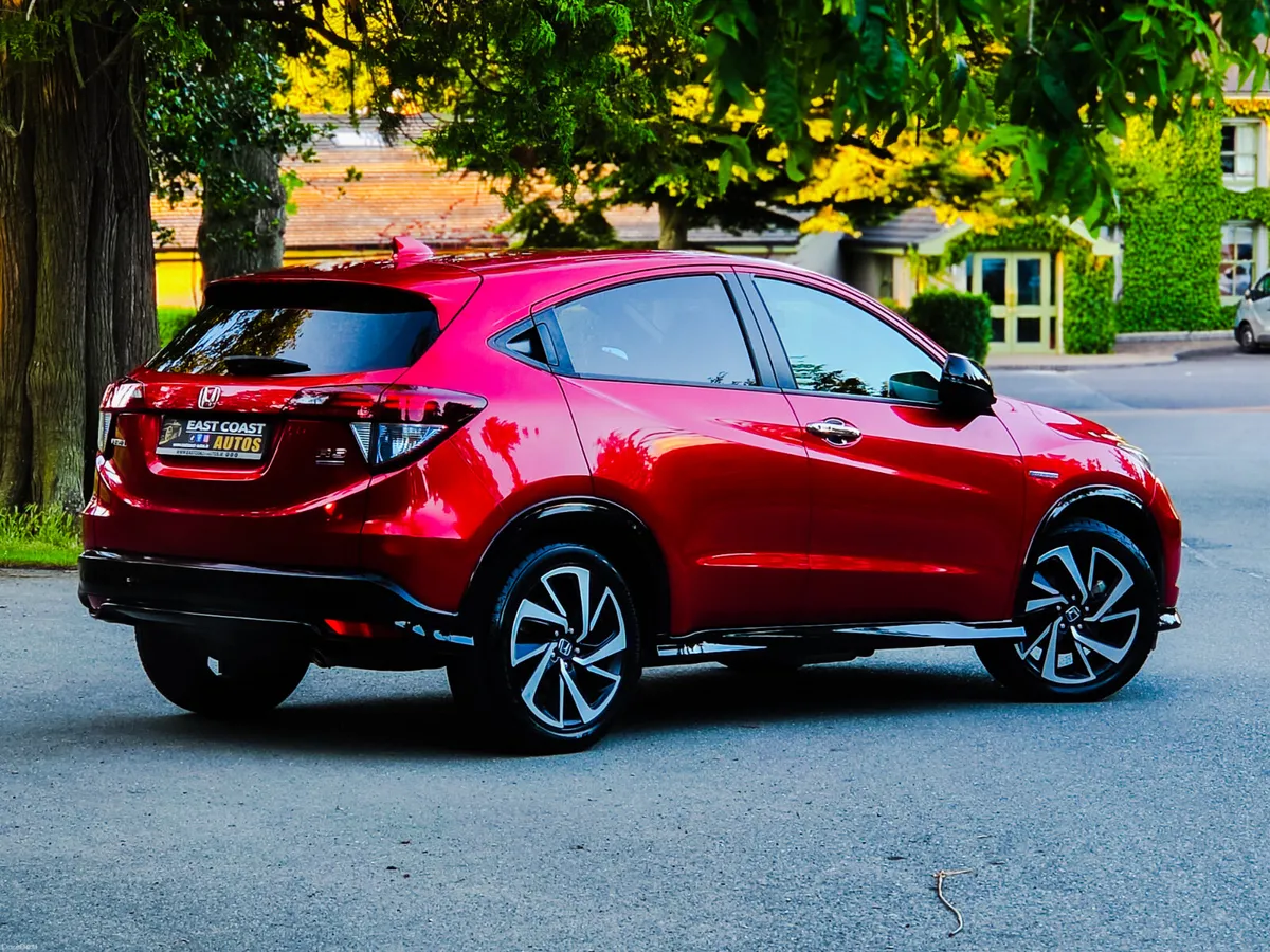 2017 Honda Vezel Rs 1.5Petrol Hybrid Top Spec - Image 3