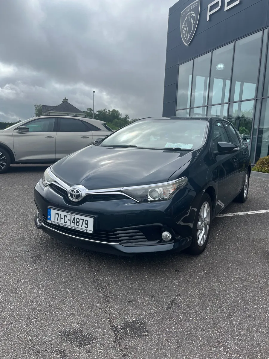 Toyota Auris 2017 - Image 2