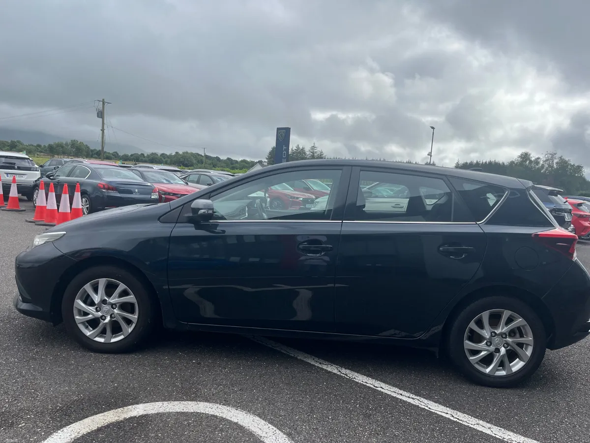 Toyota Auris 2017 - Image 3