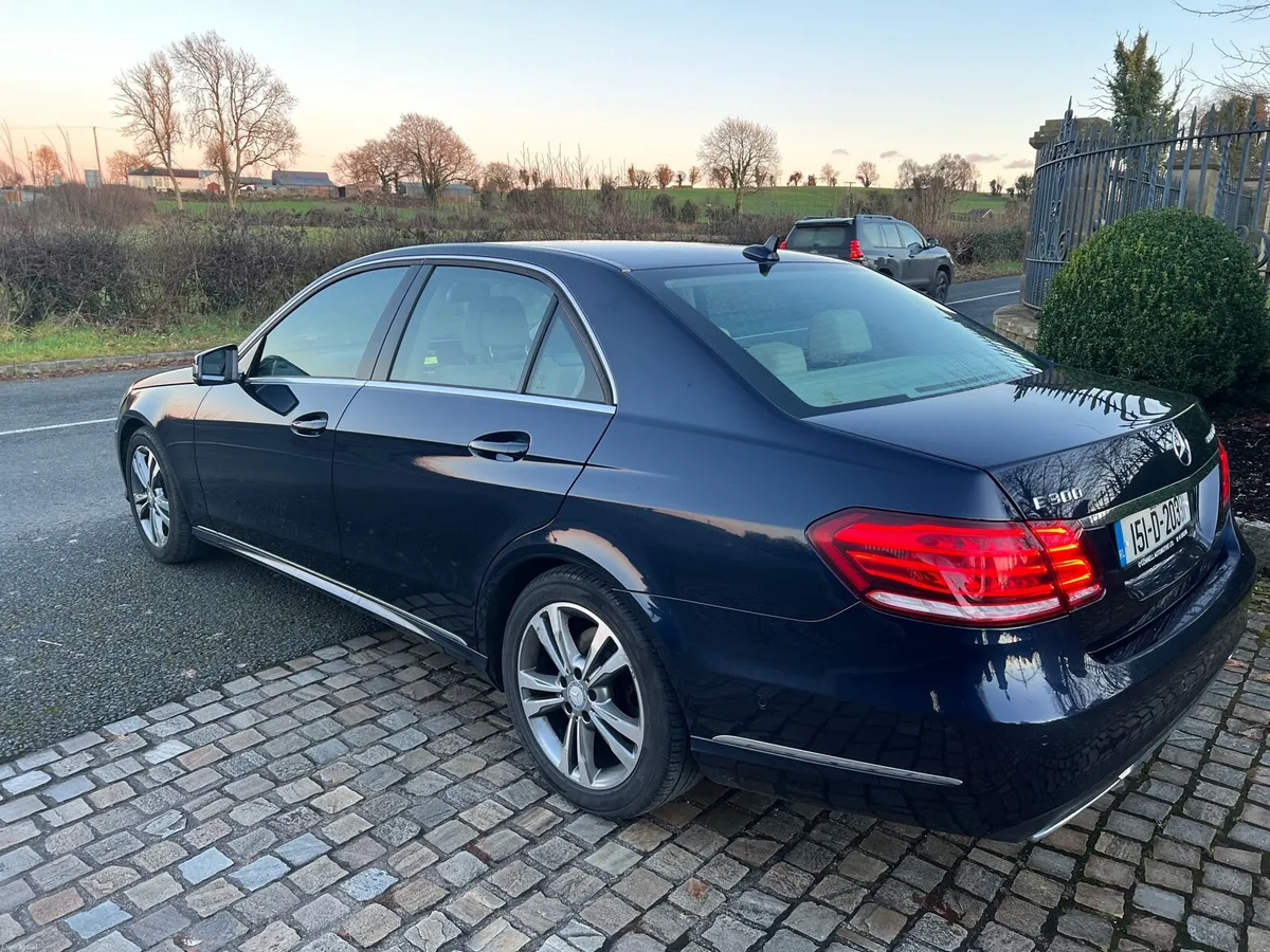 Mercedes Benz E Class Hybrid Diesel - Image 4