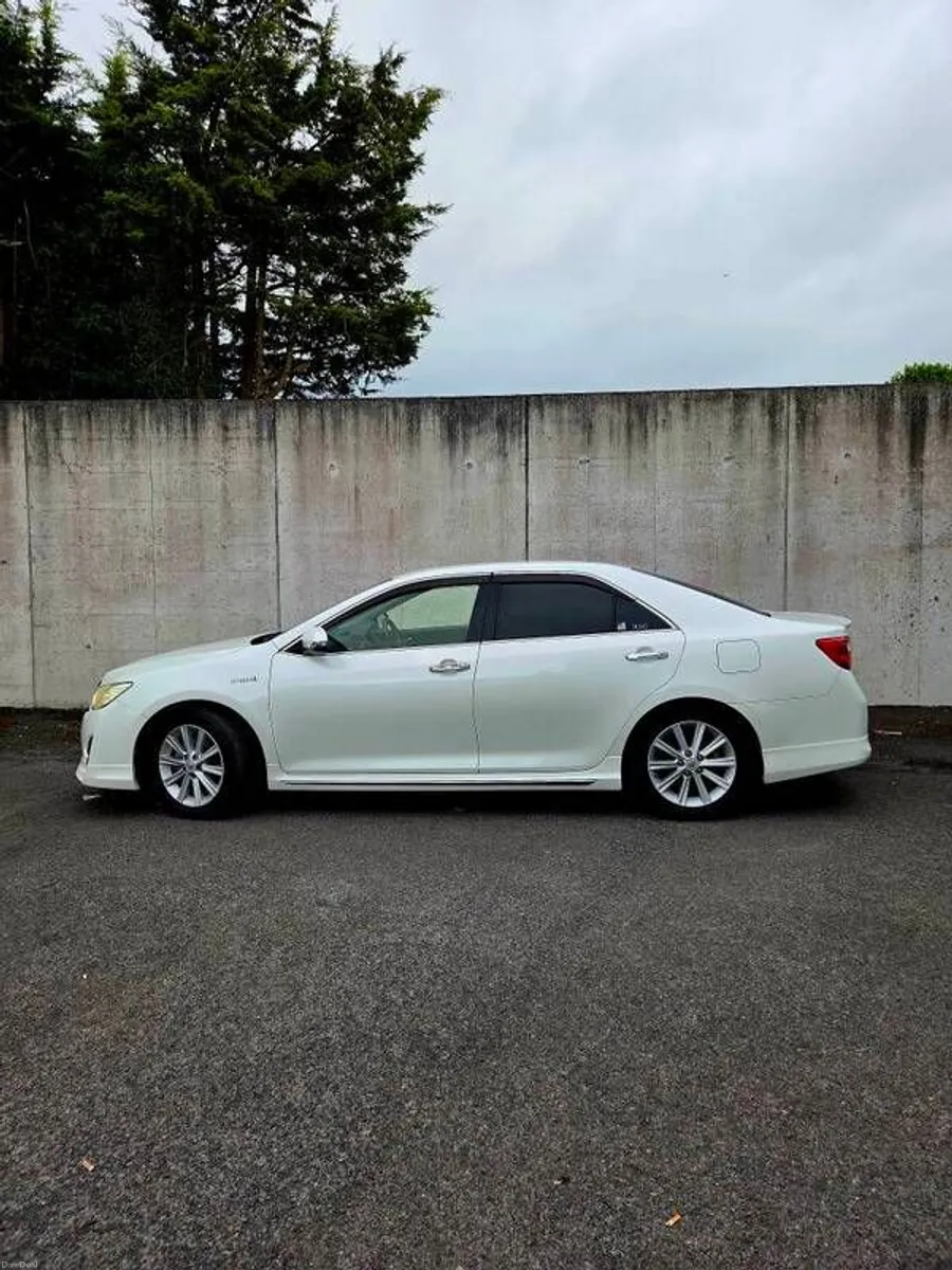 Toyota Camry **low mileage** - Image 3