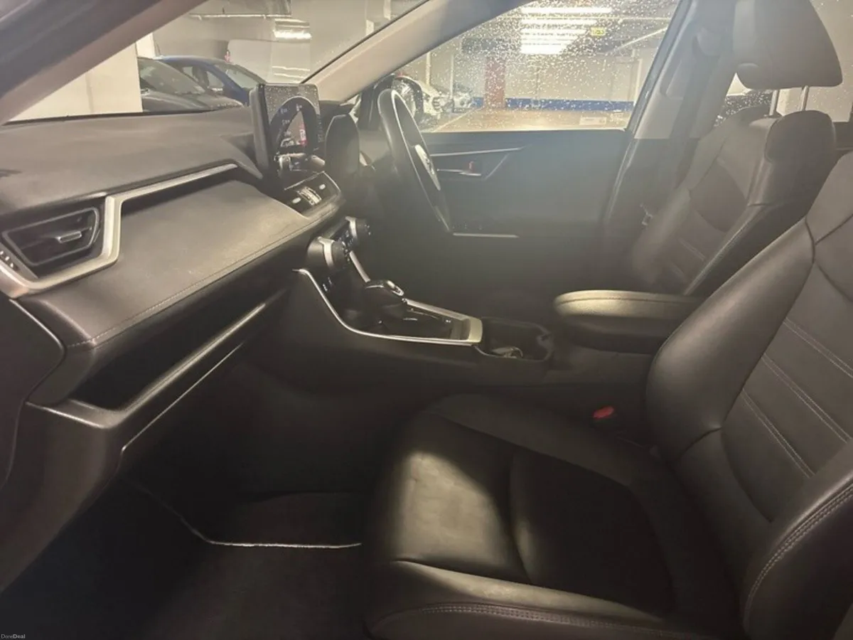 Toyota RAV4 HYBRID SOL // LEATHER HEATED SEATS // - Image 6