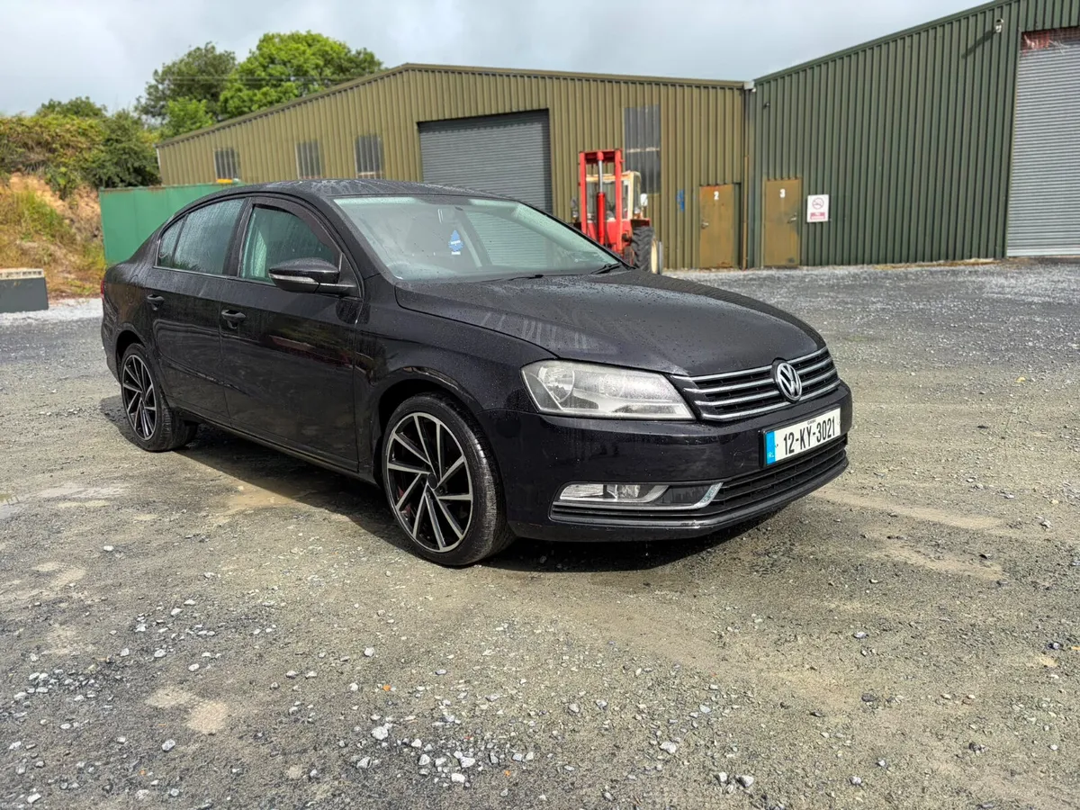 Volkswagen Passat 2012 - Image 1