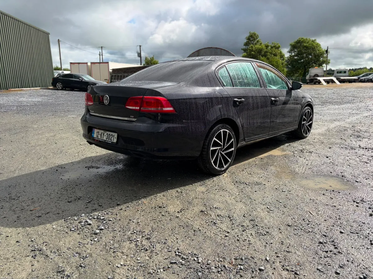 Volkswagen Passat 2012 - Image 5
