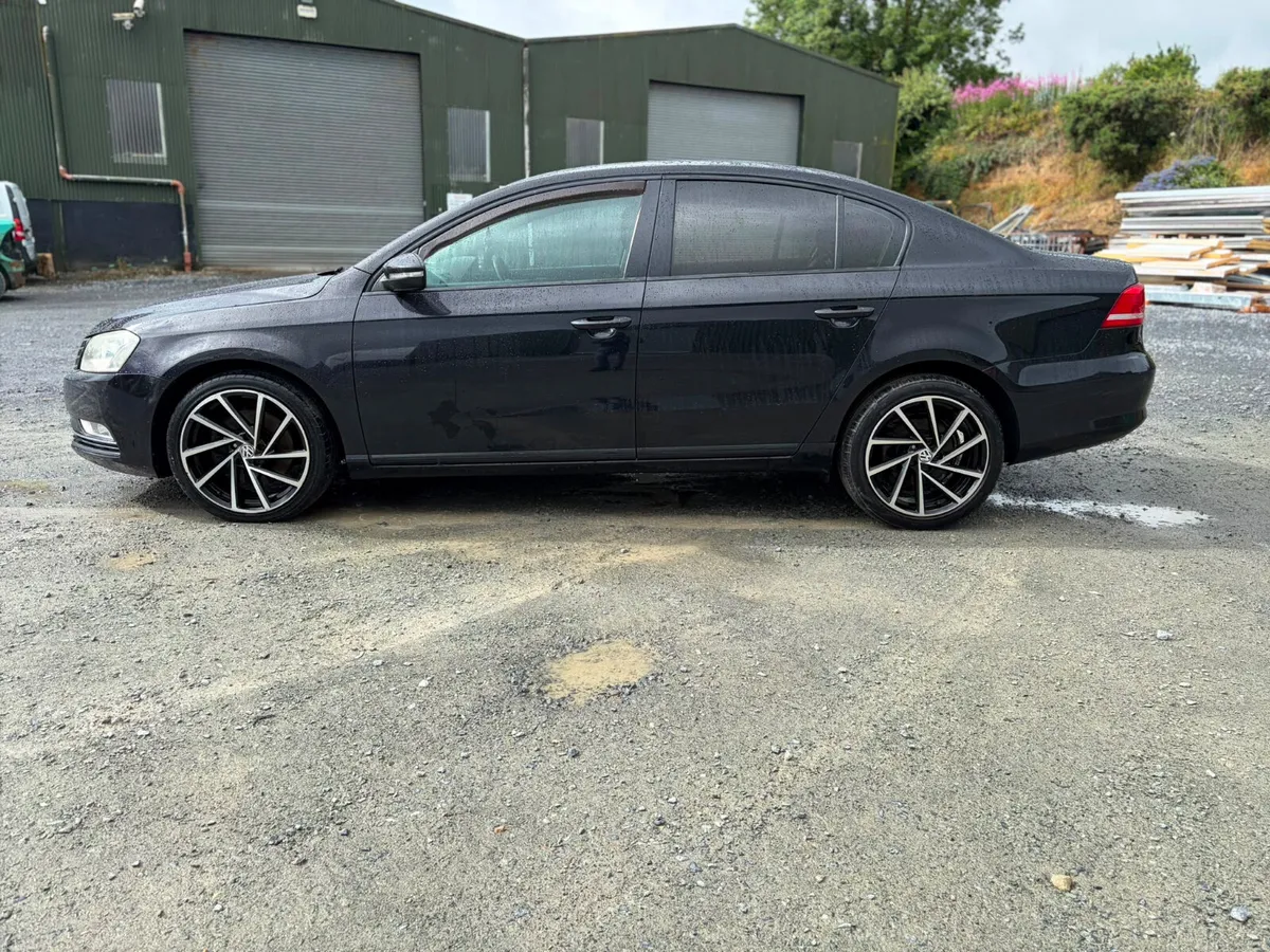 Volkswagen Passat 2012 - Image 4