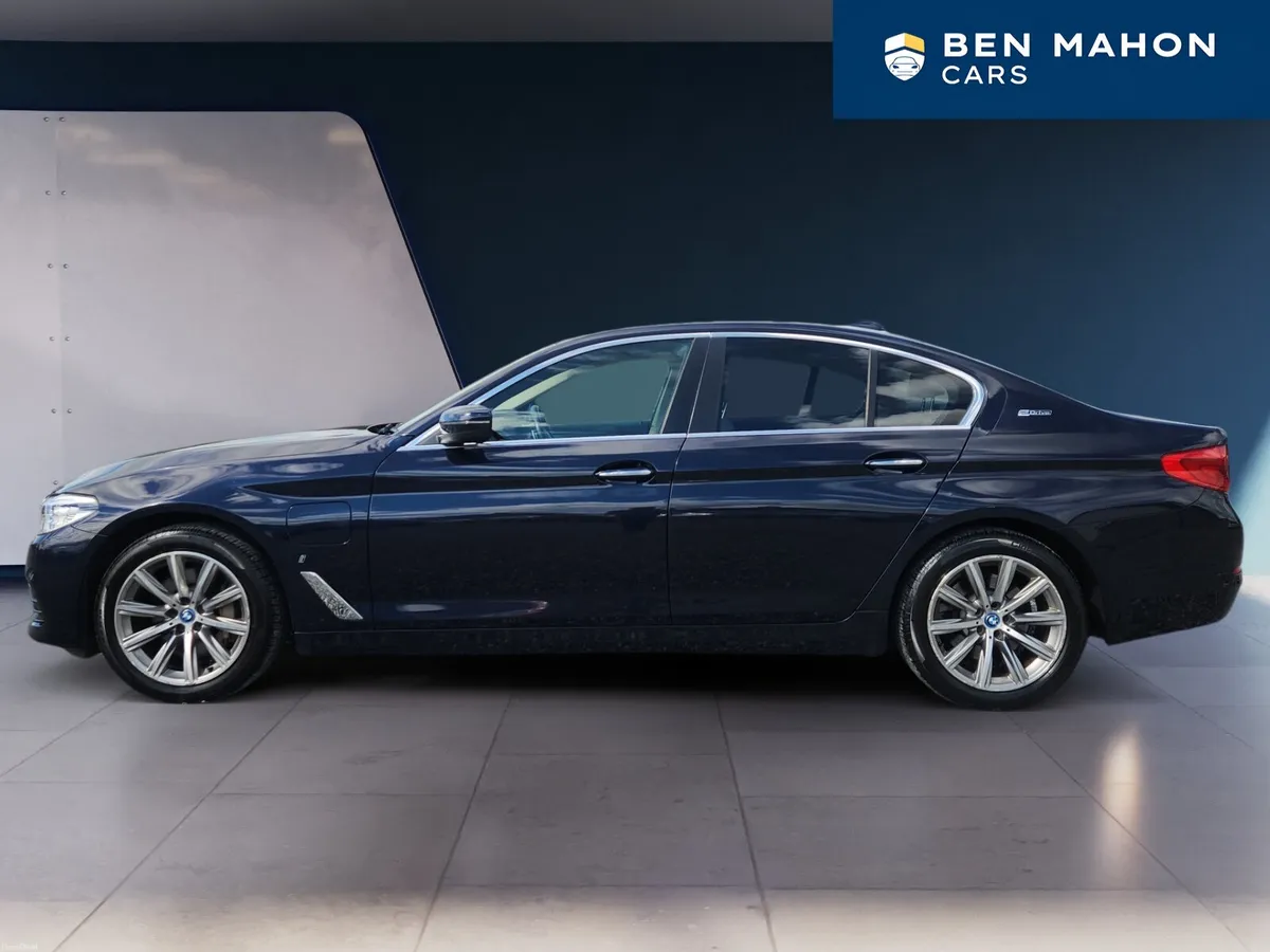BMW 5-Series 2017 - Image 2