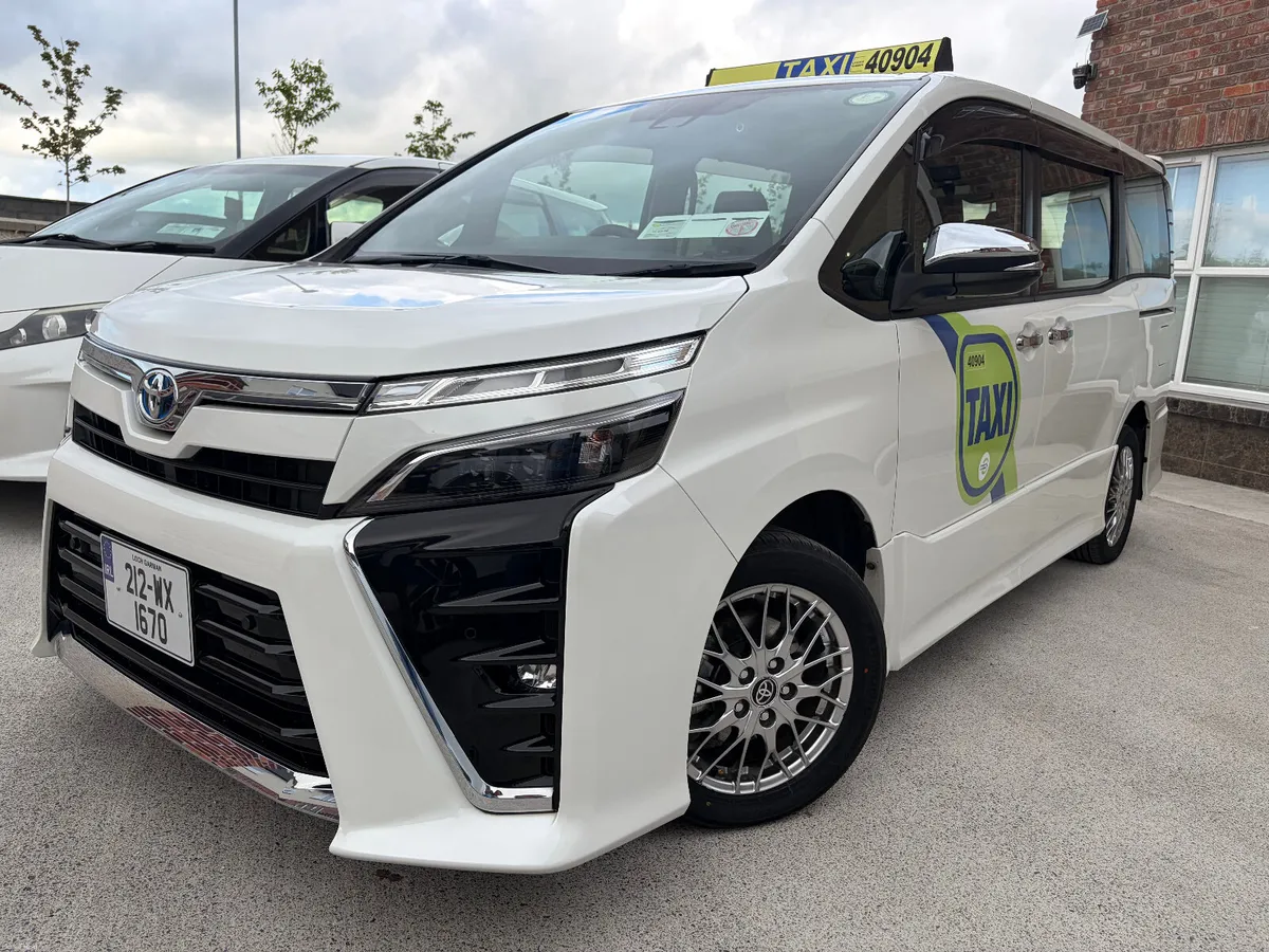 2021 212 Toyota Voxy 7 SEATER FULL TAXI READY - Image 5