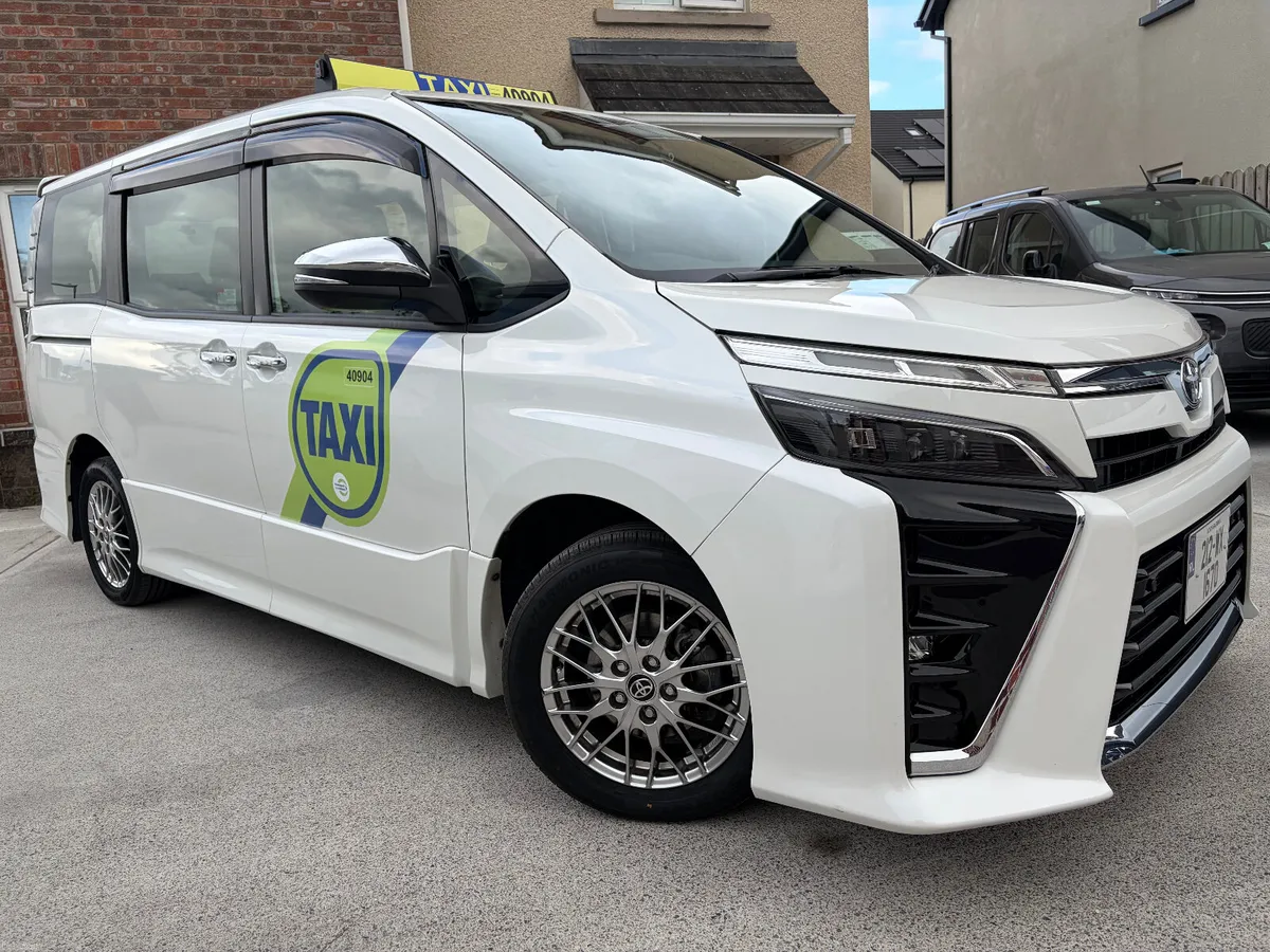 2021 212 Toyota Voxy 7 SEATER FULL TAXI READY - Image 4