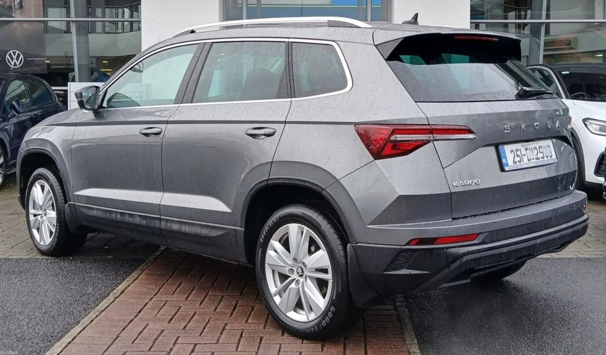 Skoda Karoq SELECTION 2.0TDI 115HP **HEATED FRONT - Image 3