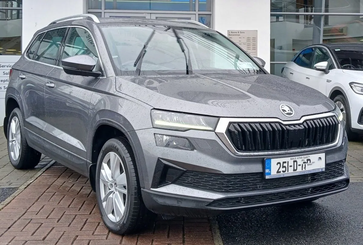 Skoda Karoq SELECTION 2.0TDI 115HP **HEATED FRONT - Image 1