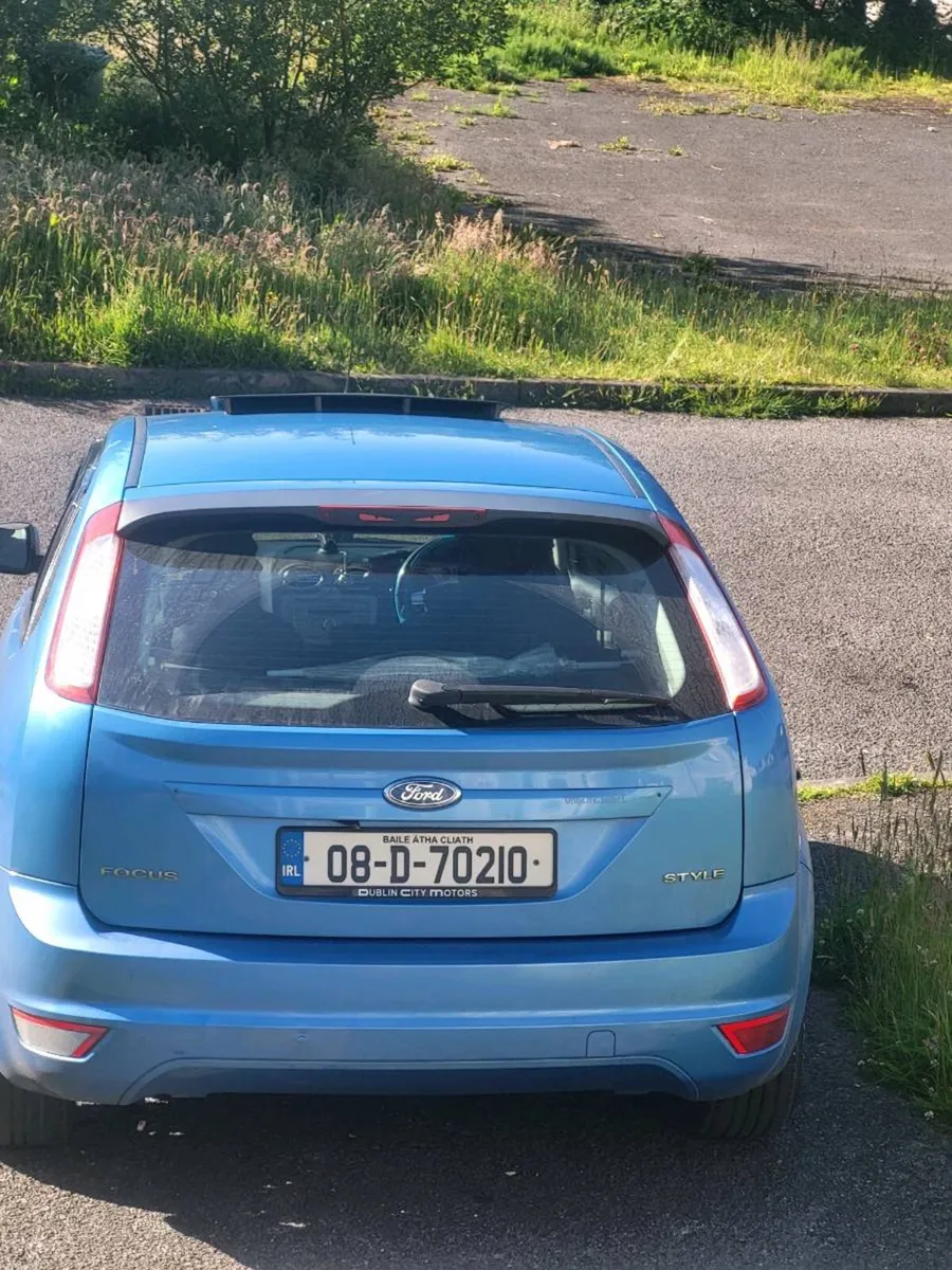 Ford Focus car - Image 2
